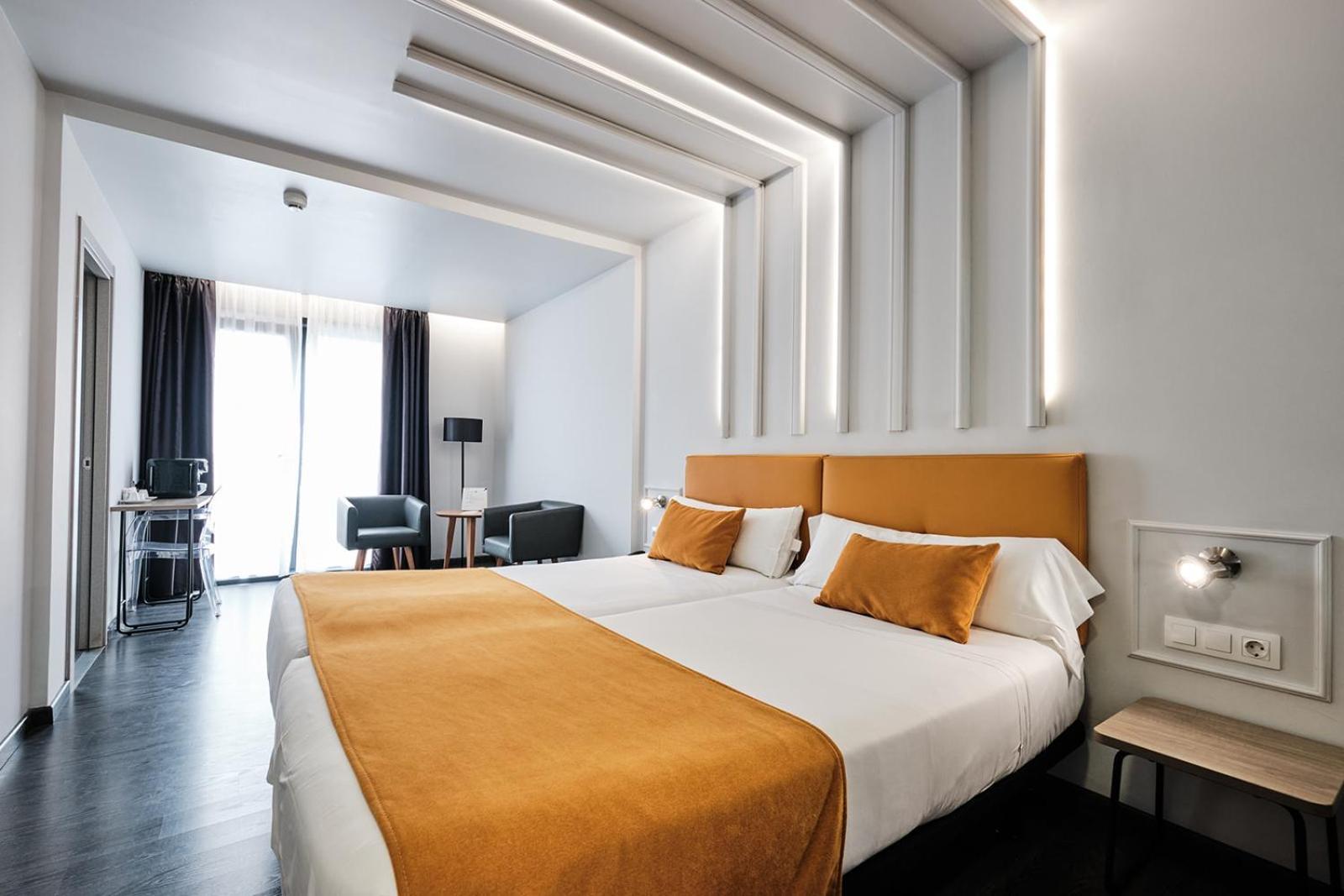Hotel Lux Santiago 3*