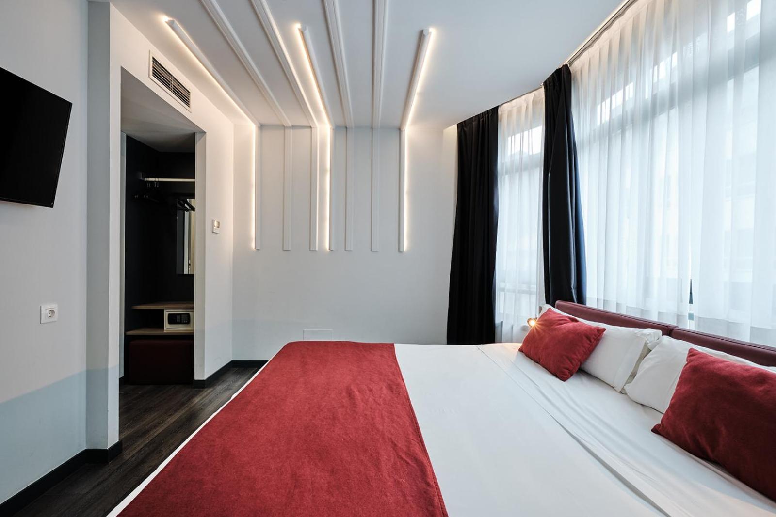 Hotel Lux Santiago 3*