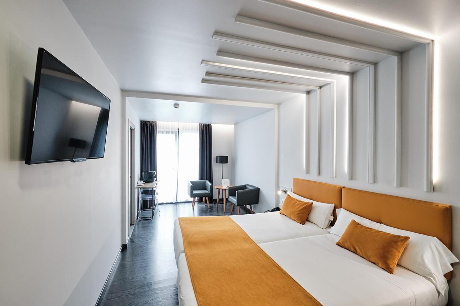 Hotel Lux Santiago 3*